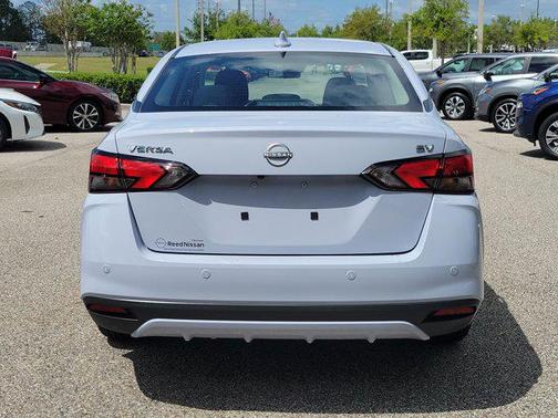 Gray Sky Pearl 2024 Nissan Versa 1.6 SV