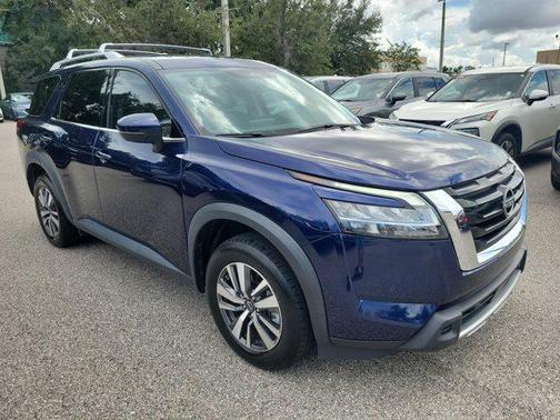 2023 Nissan Pathfinder SL FWD