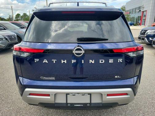 2023 Nissan Pathfinder SL FWD