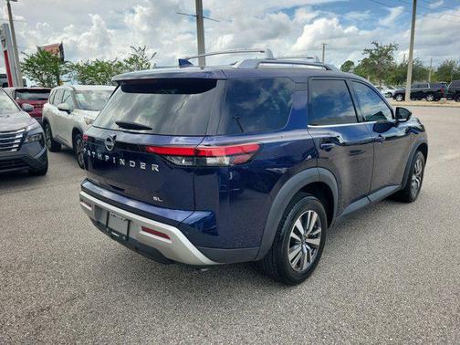 2023 Nissan Pathfinder SL FWD