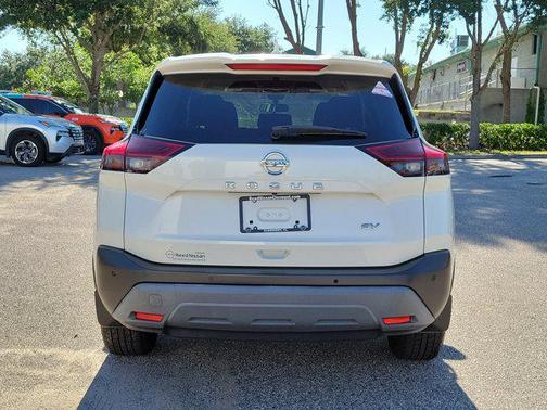 Pearl White Tricoat 2021 Nissan Rogue SV