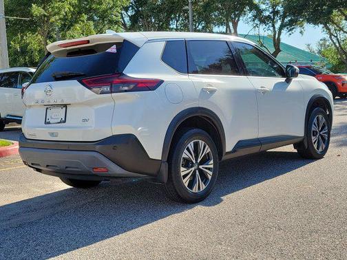 Pearl White Tricoat 2021 Nissan Rogue SV