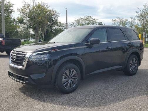 2025 Nissan Pathfinder S FWD