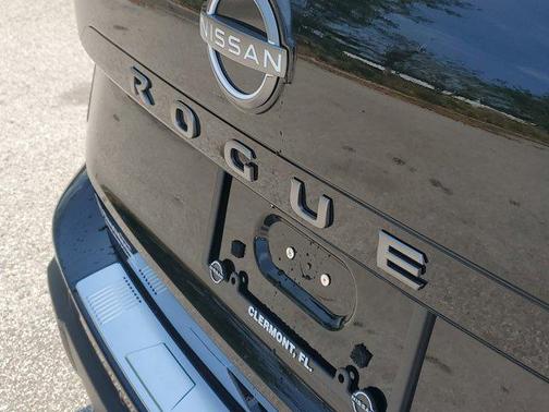 2025 Nissan Rogue SV