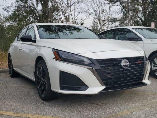 2025 Nissan Altima SR FWD