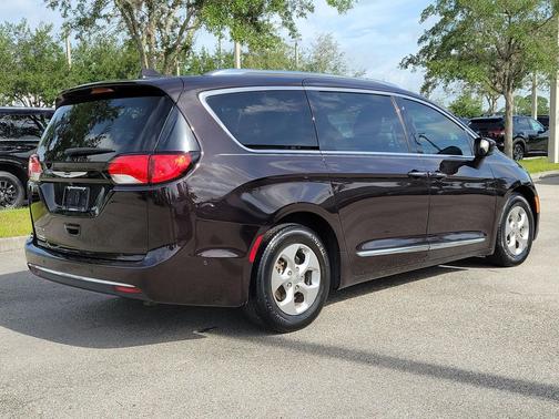 Dark Cordovan Pearlcoat 2017 Chrysler Pacifica Touring-L