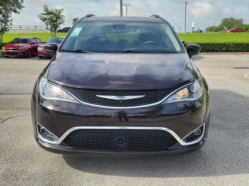 Dark Cordovan Pearlcoat 2017 Chrysler Pacifica Touring-L