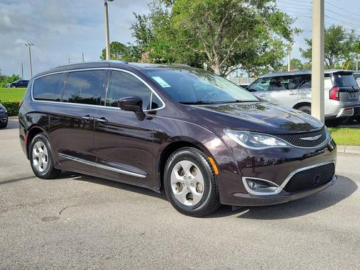 Dark Cordovan Pearlcoat 2017 Chrysler Pacifica Touring-L