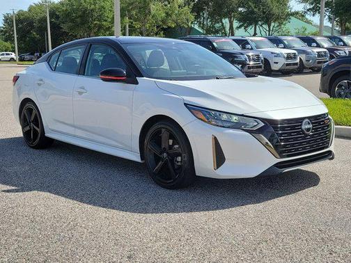 Aspen White Tricoat/Super Black 2024 Nissan Sentra SR