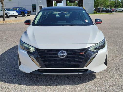 Aspen White Tricoat/Super Black 2024 Nissan Sentra SR