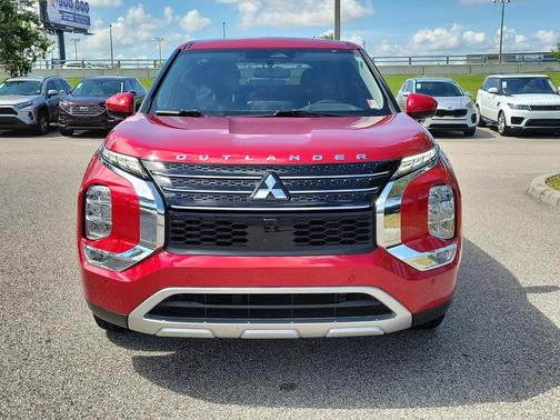 Red Diamond 2023 Mitsubishi Outlander SE
