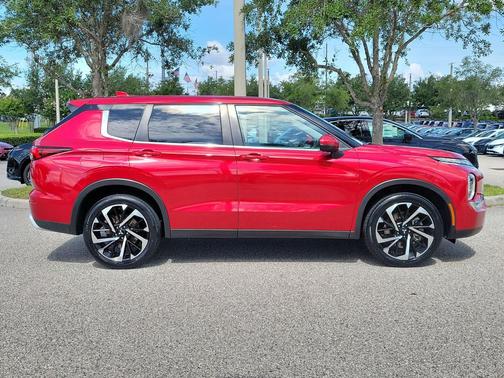 Red Diamond 2023 Mitsubishi Outlander SE