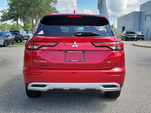 Red Diamond 2023 Mitsubishi Outlander SE