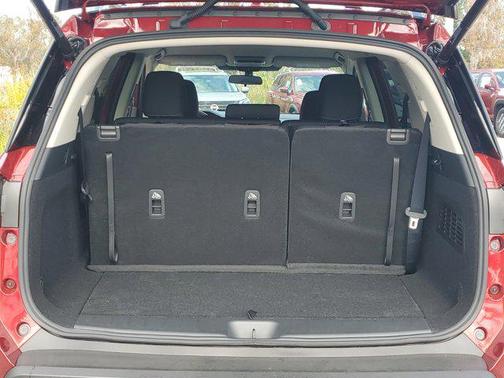 2025 Nissan Pathfinder SV FWD