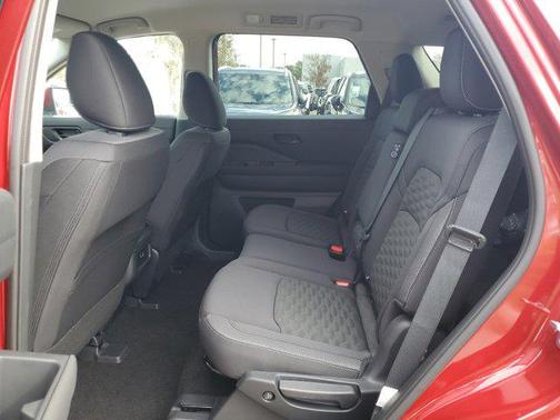 2025 Nissan Pathfinder SV FWD