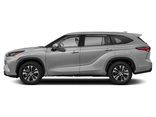 Celestial Silver Metallic 2022 Toyota Highlander XLE