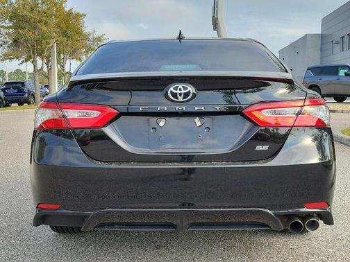 Midnight Black Metallic 2019 Toyota Camry SE