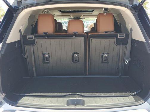 2025 Nissan Pathfinder Platinum FWD