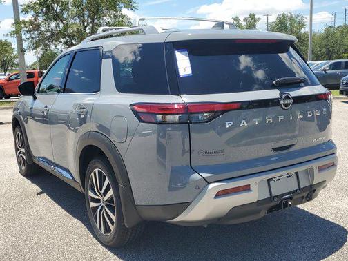 2025 Nissan Pathfinder Platinum FWD