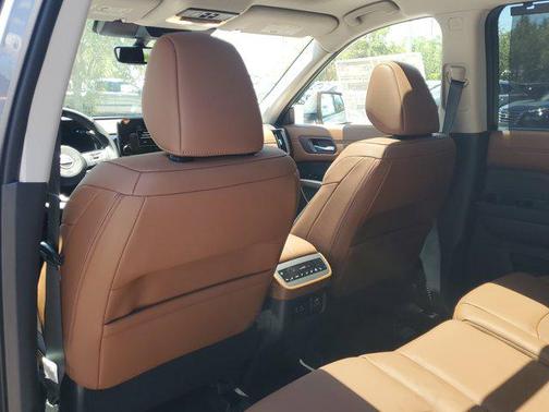 2025 Nissan Pathfinder Platinum FWD
