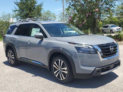 2025 Nissan Pathfinder Platinum FWD
