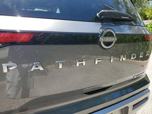2024 Nissan Pathfinder Platinum 4WD