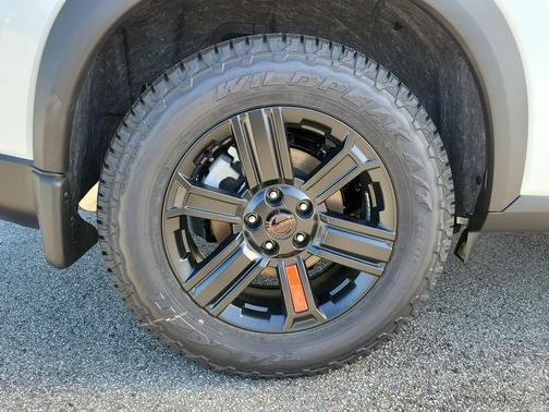Everest White Pearl Tricoat 2026 Nissan Rogue Rock Creek