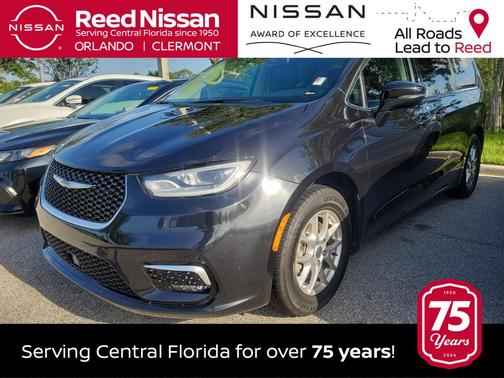 Brilliant Black Crystal Pearlcoat 2023 Chrysler Pacifica Touring L