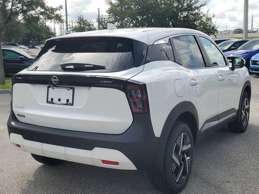 2025 Nissan Kicks SV