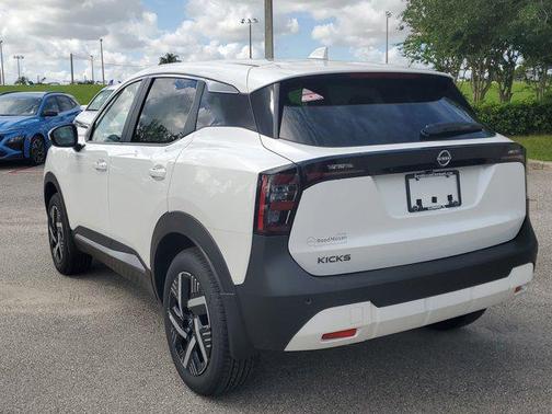 2025 Nissan Kicks SV