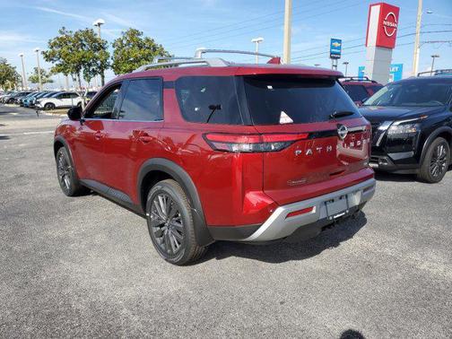 2025 Nissan Pathfinder SL FWD