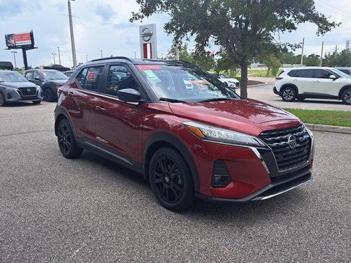 2021 Nissan Kicks SR