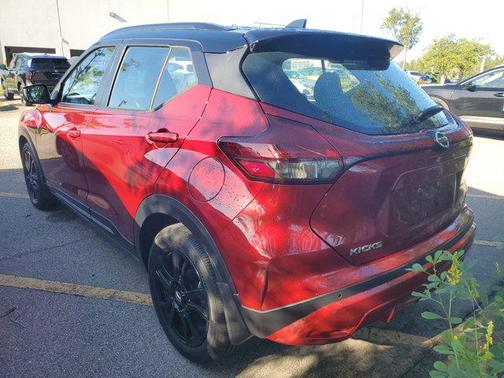 2021 Nissan Kicks SR