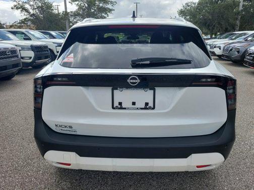 2026 Nissan Kicks SV