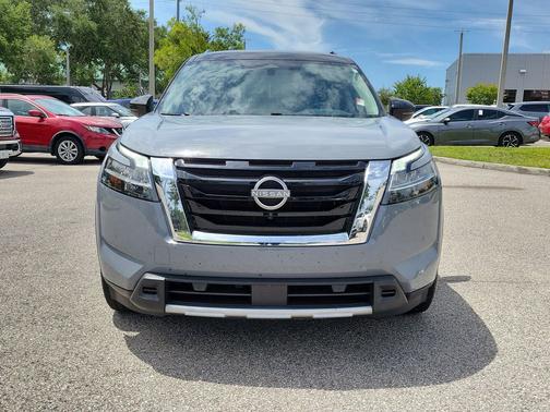 Solid Gray/Super Black 2024 Nissan Pathfinder SL FWD