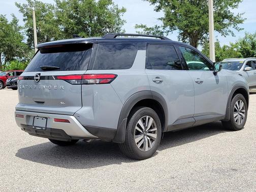 Solid Gray/Super Black 2024 Nissan Pathfinder SL FWD