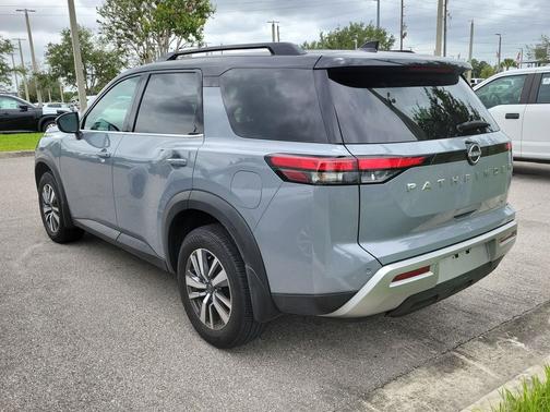 Solid Gray/Super Black 2024 Nissan Pathfinder SL FWD