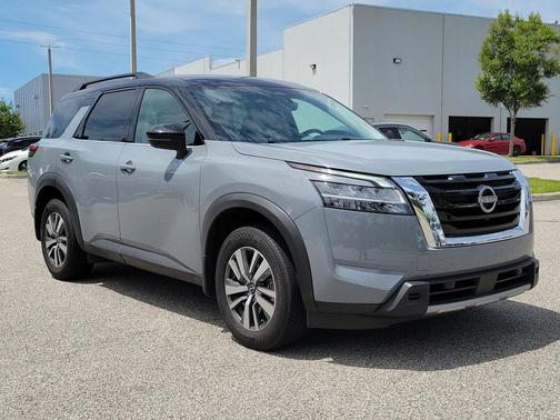 Solid Gray/Super Black 2024 Nissan Pathfinder SL FWD