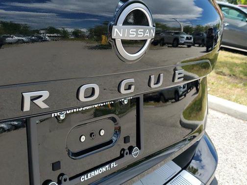 2025 Nissan Rogue SV