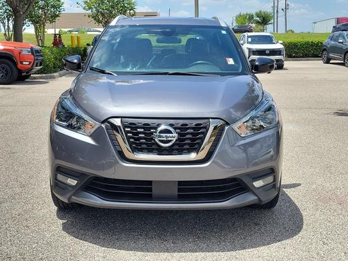 Gun Metallic 2020 Nissan Kicks SR