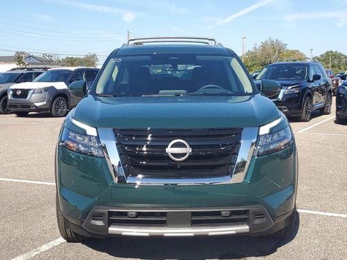 2025 Nissan Pathfinder Platinum FWD