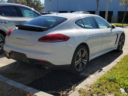 2016 Porsche Panamera 4