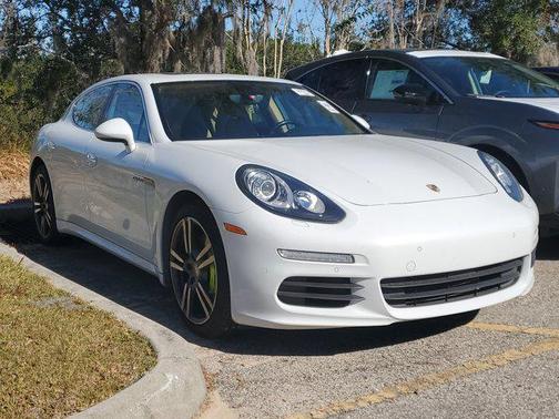 2016 Porsche Panamera 4