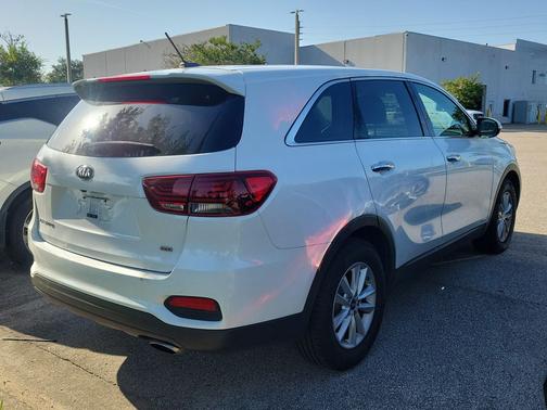 Snow White Pearl 2019 Kia Sorento LX
