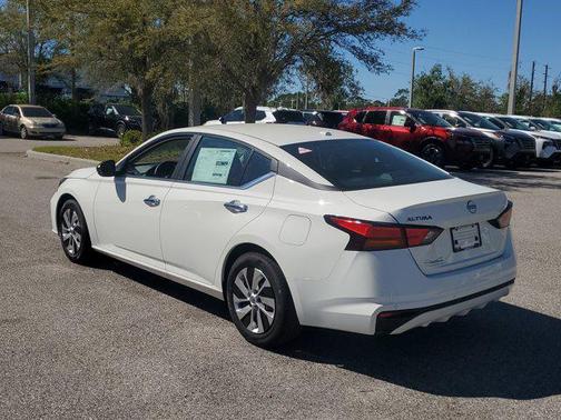2025 Nissan Altima S FWD