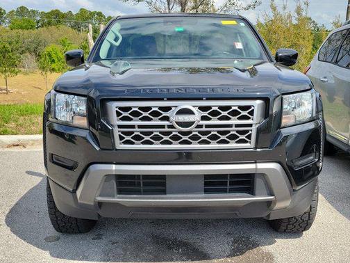 Super Black 2022 Nissan Frontier SV