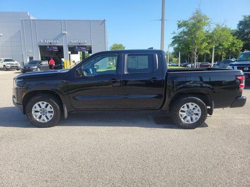 Super Black 2022 Nissan Frontier SV