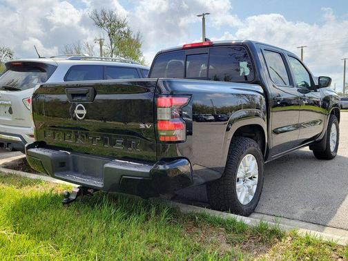Super Black 2022 Nissan Frontier SV