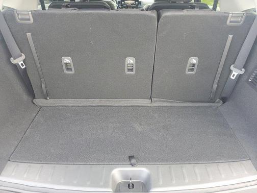 2025 Nissan Pathfinder SV FWD