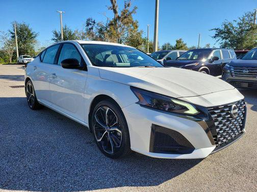 2023 Nissan Altima SR FWD
